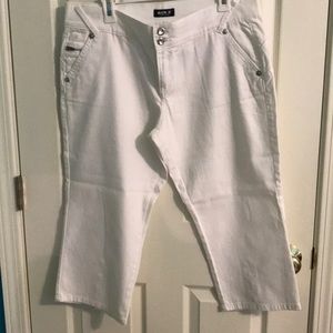 Allen B White Cropped Jean with Zipper Accents